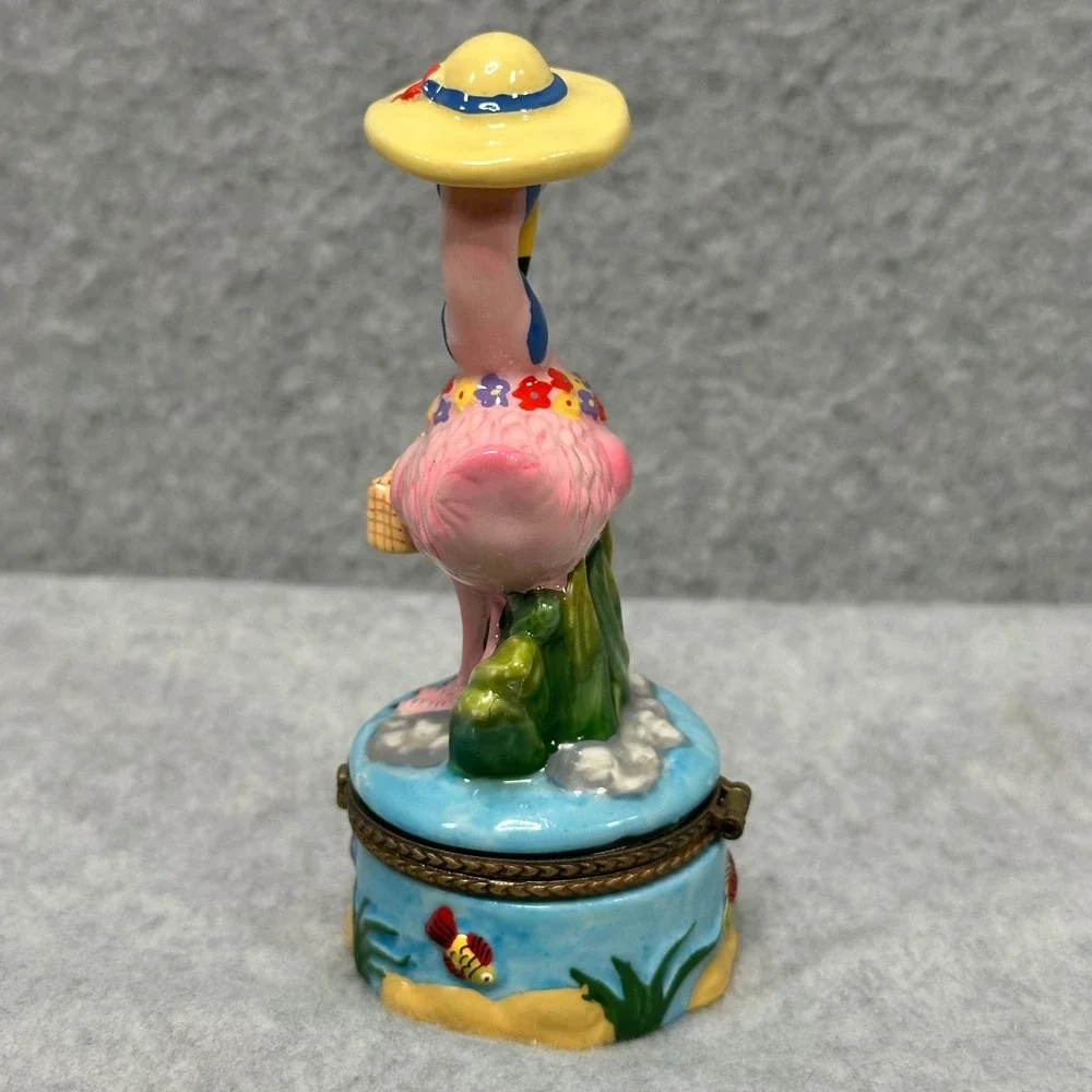 VTG Pink Flamingo Trinket Box Ceramic Hinged Lid Tropical Bird Figurine w/ Heart
